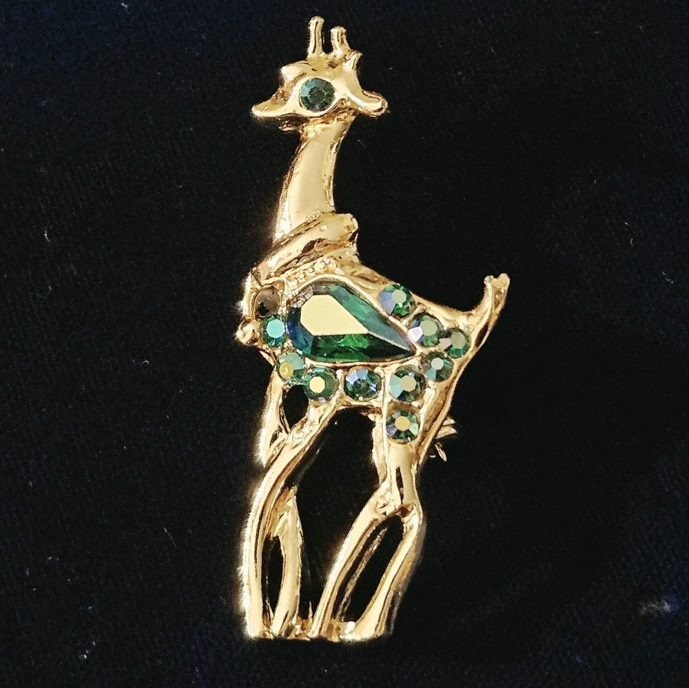 VTG Glodtone Giraffe Brooch Embellished with Emerald Green Rhinestones 1.75
